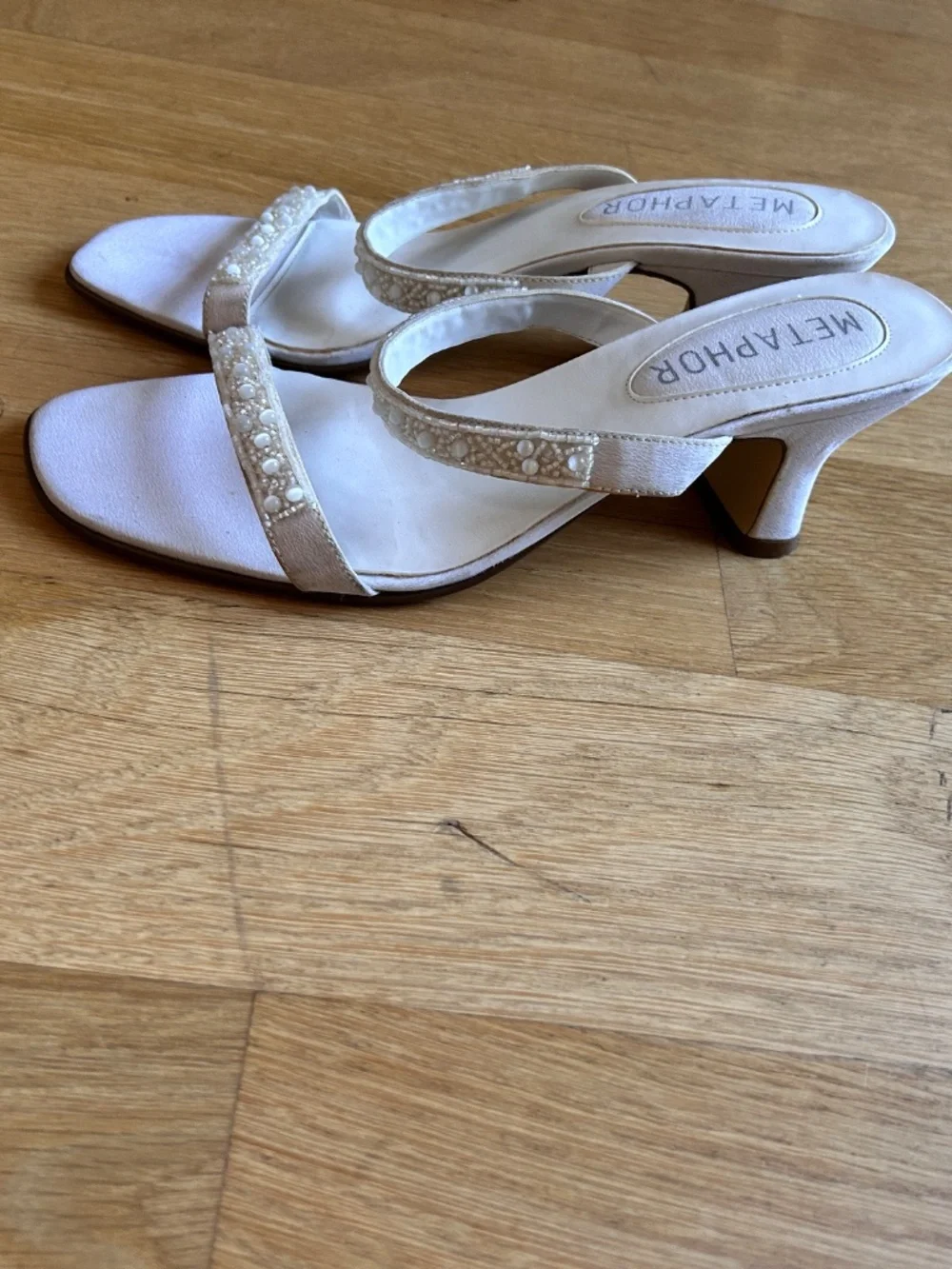Metaphor White Heeled Sandals w Upper Leather Sole for Bundle Purchase